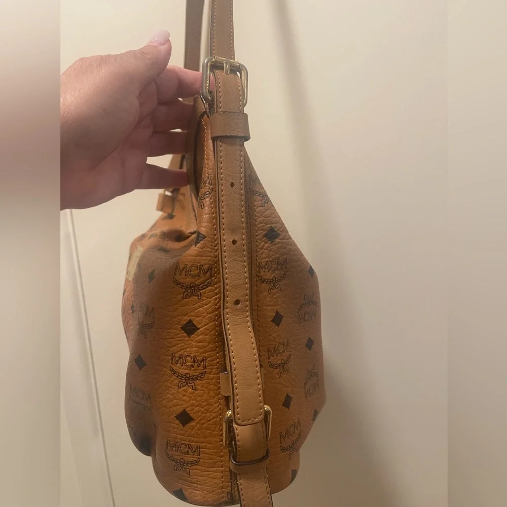 MCM Aren Hobo bag in Visetos Cognac Logo with adjustable Shoulder Bag tarnished - Picture 8 of 10